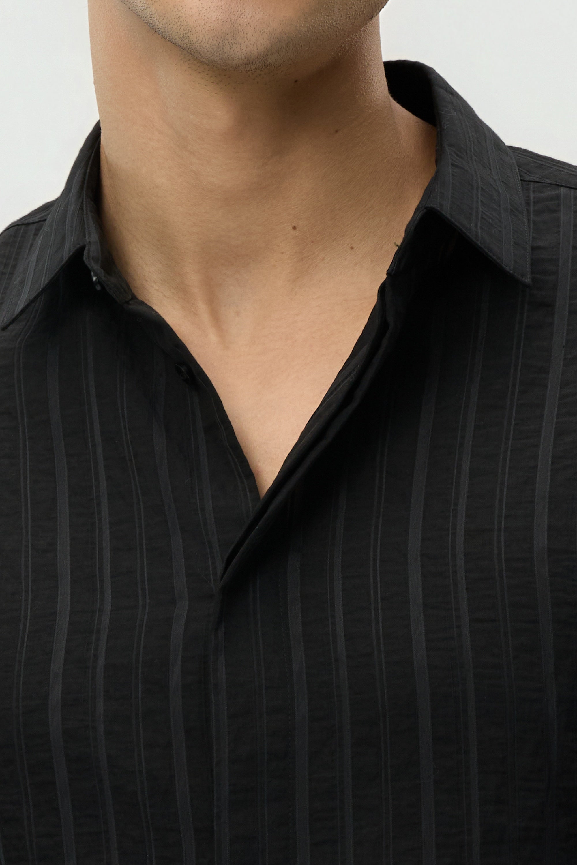 Streamlined Top Featuring Subtle Vertical Patterns – ECHO ELITE